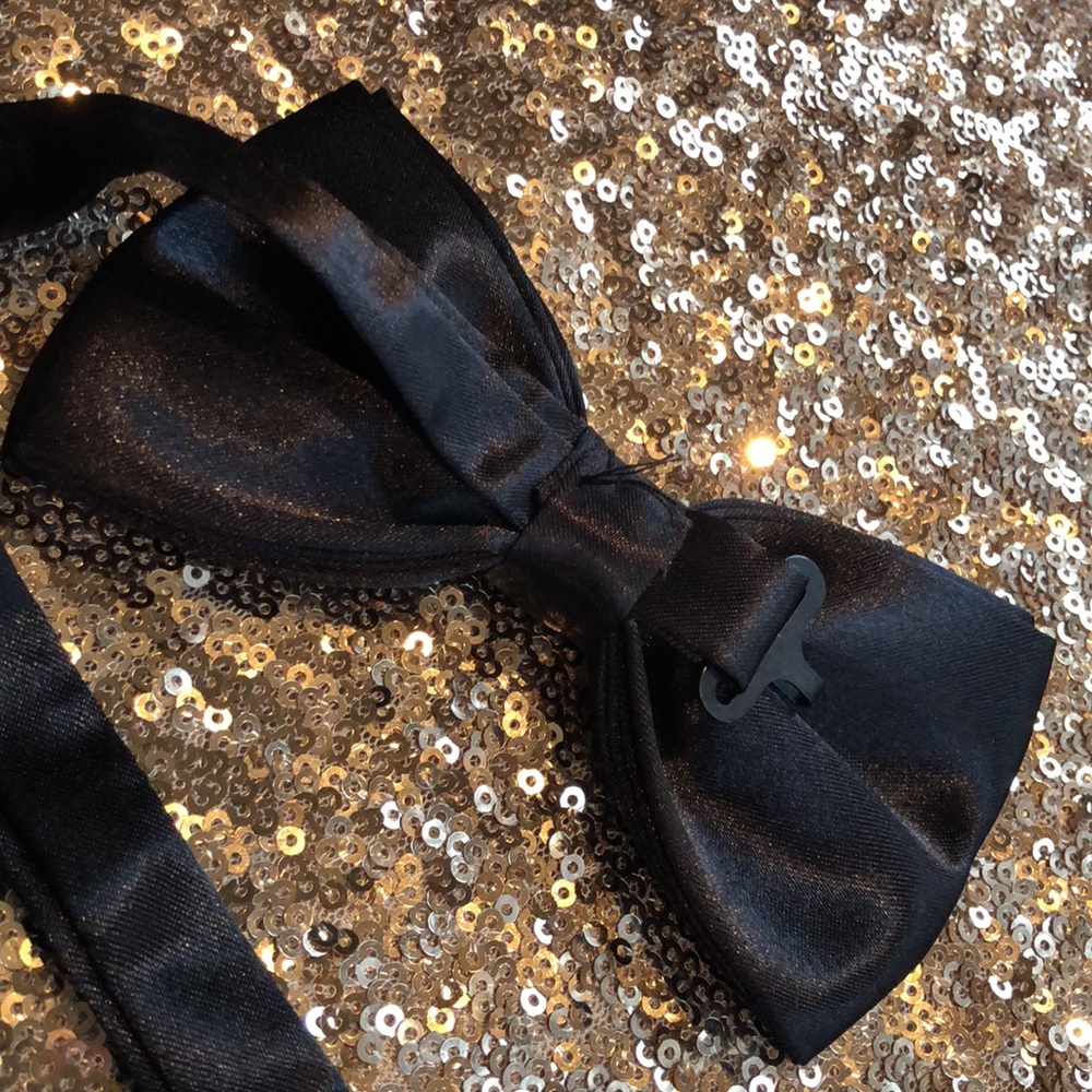 NWOT black formal  satin bowtie, pre-tied - Picture 14 of 14